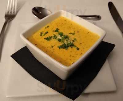 Bizzi's Wine And Cheese Bistro