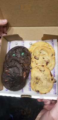 Insomnia Cookies