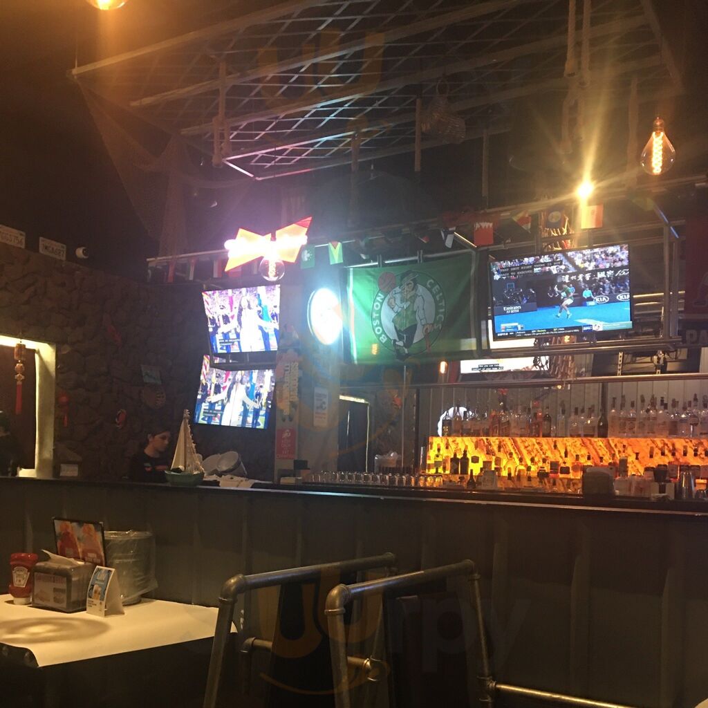 Hook & Reel Cajun Seafood & Bar