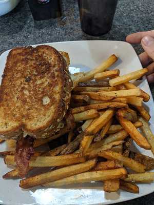 Big Apple Cafe At Log Pond