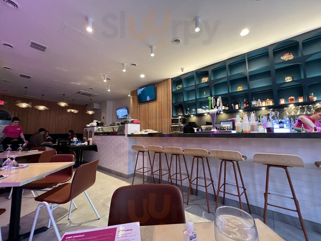 Umi Sushi & Lounge