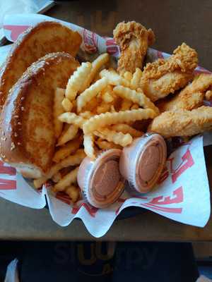 Raising Canes Chicken Fingers