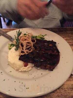 Christopher's Third Street Grille