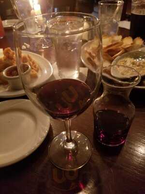 Howlett's Restaurant & Tavern