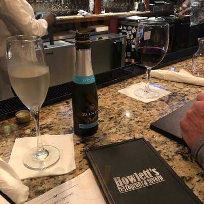 Howlett's Restaurant & Tavern
