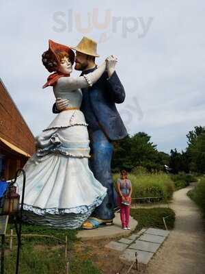 Van Gogh Cafe At Grounds For Sculpture