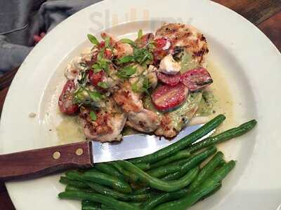 Founders Tavern & Grille