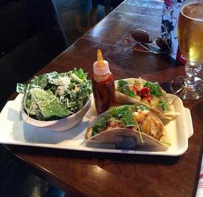 Earl's Restaurant At The Meadows