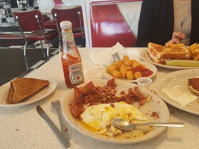 Fast Eddie's Diner