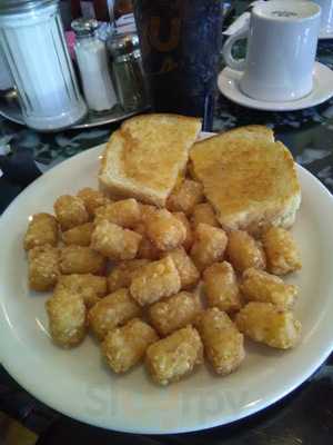 Flo's Coffee Shop And Restaraunt