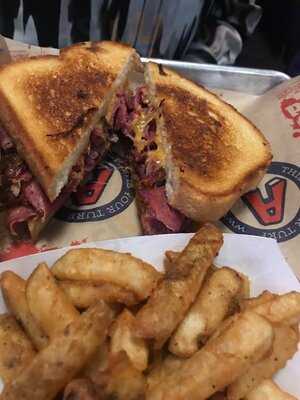 Grateful Goat Brewing & Provisions