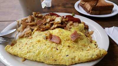 Three B's Bakery & Lunch