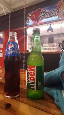 Mae's Foodhall