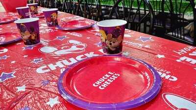 Chuck E Cheese's