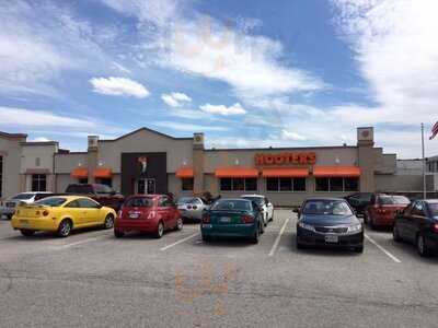 Hooters