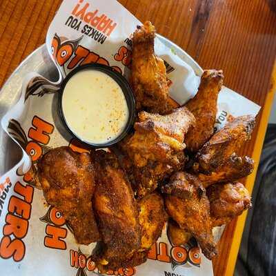 Hooters