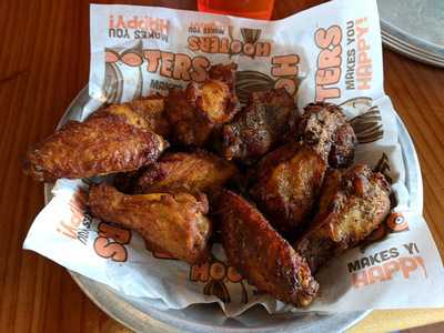 Hooters