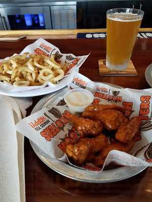 Hooters