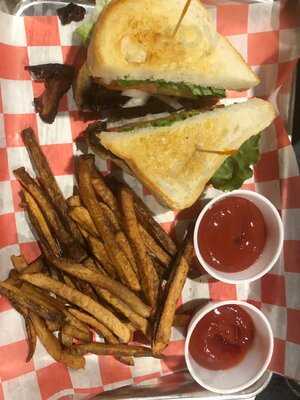 Market Vines Grill And Wine Bar