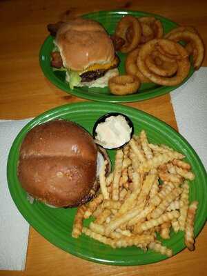 T J's Sports Bar And Grill