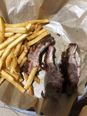 The Fishin' Pig - Waynesboro