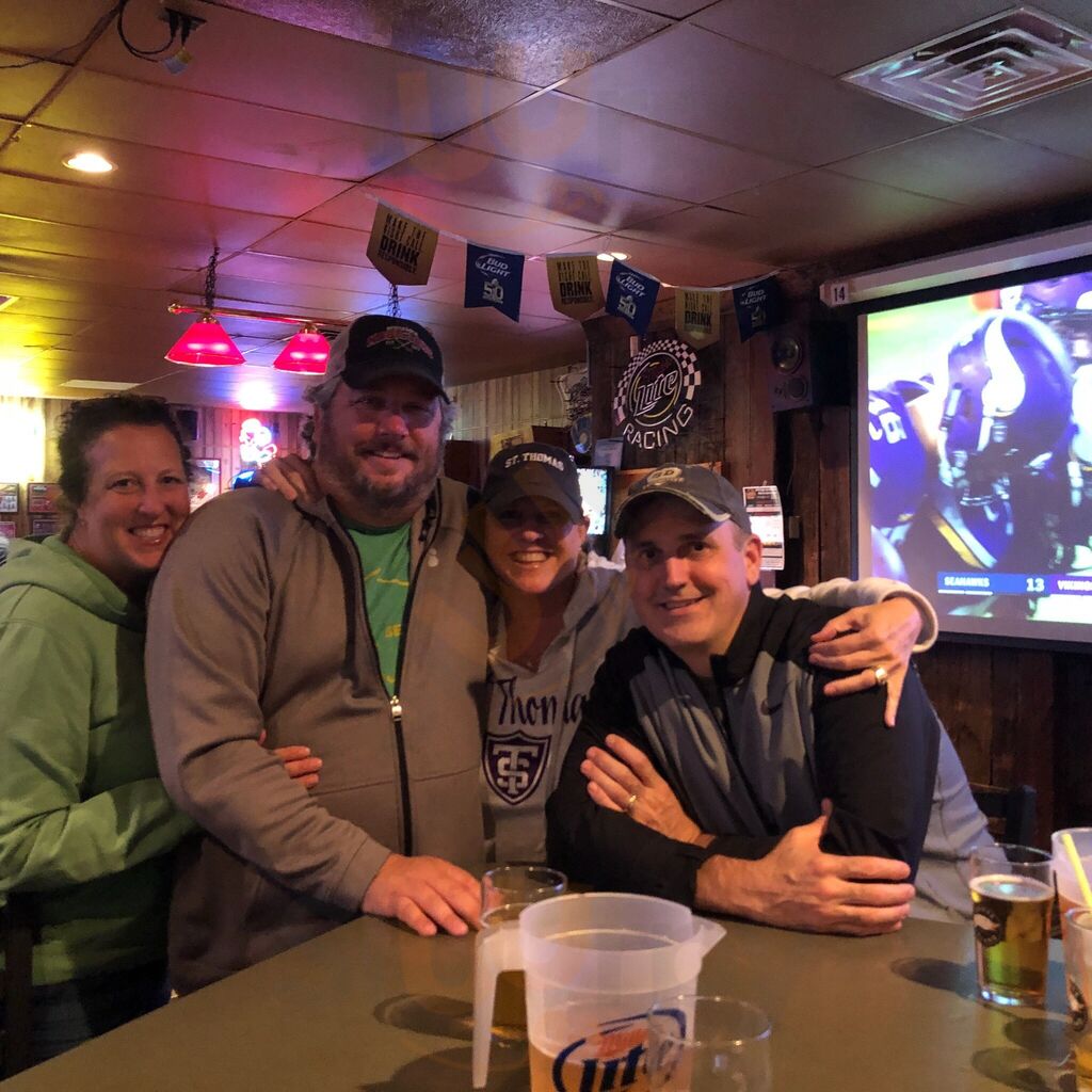 Village Inn Sports Bar, Grill & Pizzeria