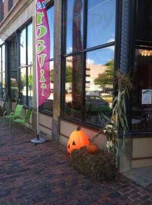 Top It Frozen Yogurt Bar