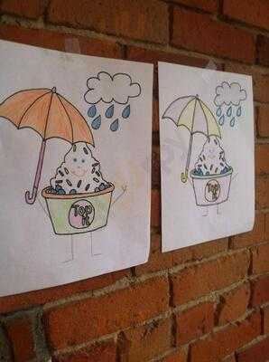 Top It Frozen Yogurt Bar