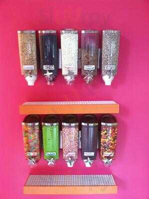 Top It Frozen Yogurt Bar