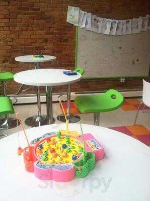 Top It Frozen Yogurt Bar