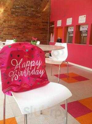 Top It Frozen Yogurt Bar