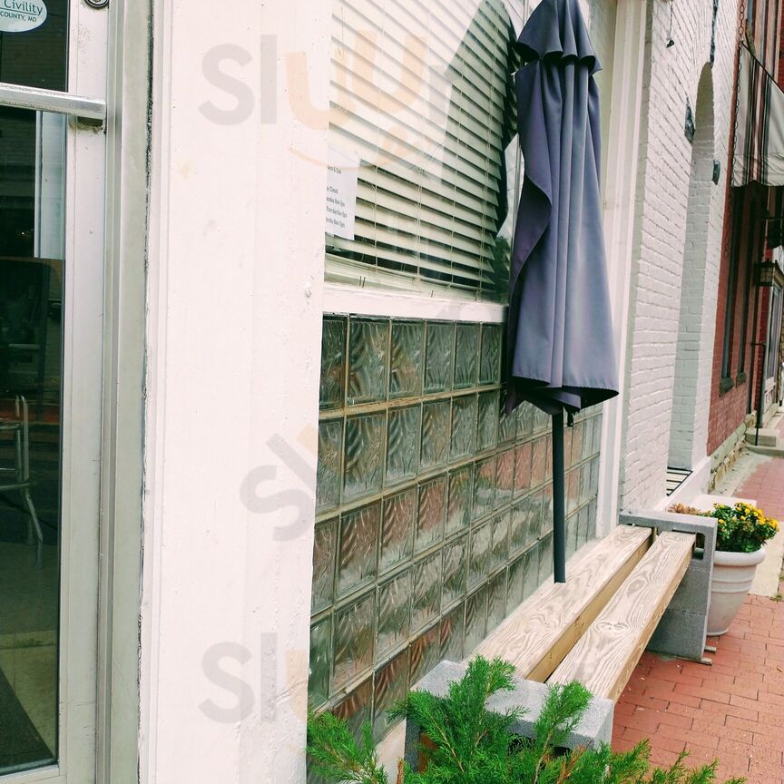 Corner Tavern & Cafe