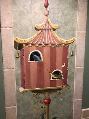 Cloud 9 Restaurant At The Senator Inn & Spa