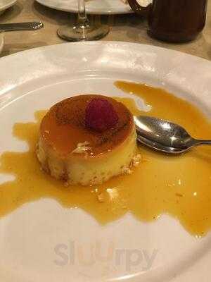 Cloud 9 Restaurant At The Senator Inn & Spa