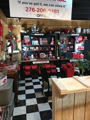 Elmer & Fannie D's Deli And Country Store