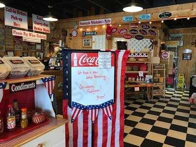 Elmer & Fannie D's Deli And Country Store