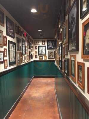 Snuffer's Restaurant & Bar