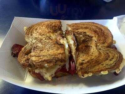 Damon's Pizza And Italians