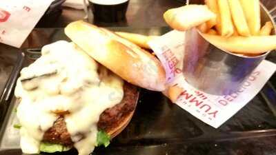 Red Robin Gourmet Burgers