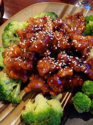 Fuji Chinese & Japanese Suchi & Grill