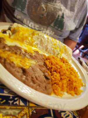 Fernando's On The Reservoir