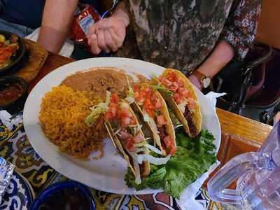 Fernando's On The Reservoir