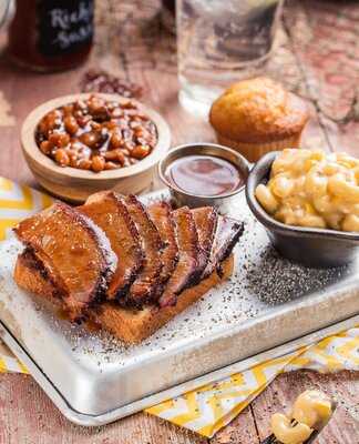 Famous Dave's Bar-b-que