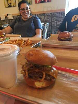 Mooyah Burgers, Fries & Shakes