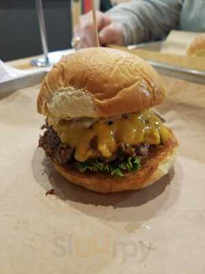 Mooyah Burgers, Fries & Shakes