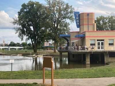 Smiths' Boathouse Restaurant