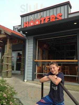 Hooters