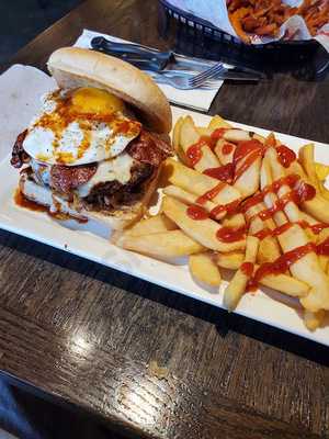 Red Robin Gourmet Burgers And Brews