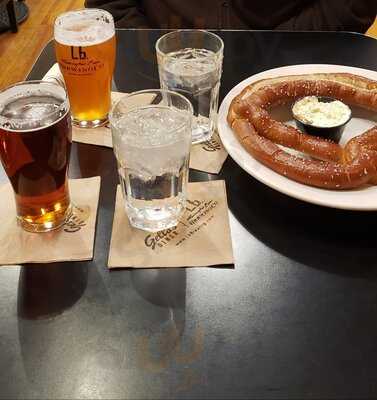 Gella's Diner & Lb. Brewing Co.