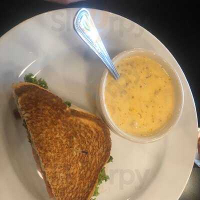 Gella's Diner & Lb. Brewing Co.